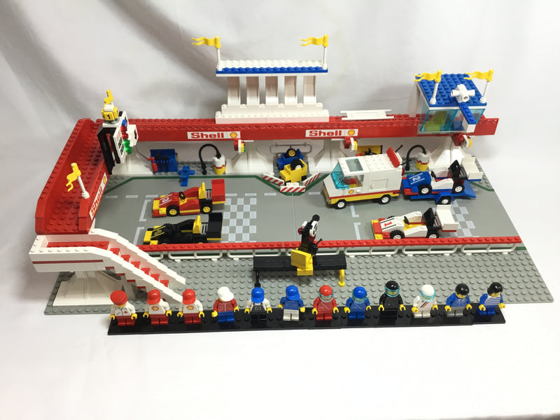 6395 Victory Lap Raceway (Missing one TRC002 Minifigure) (Pre-Owned)