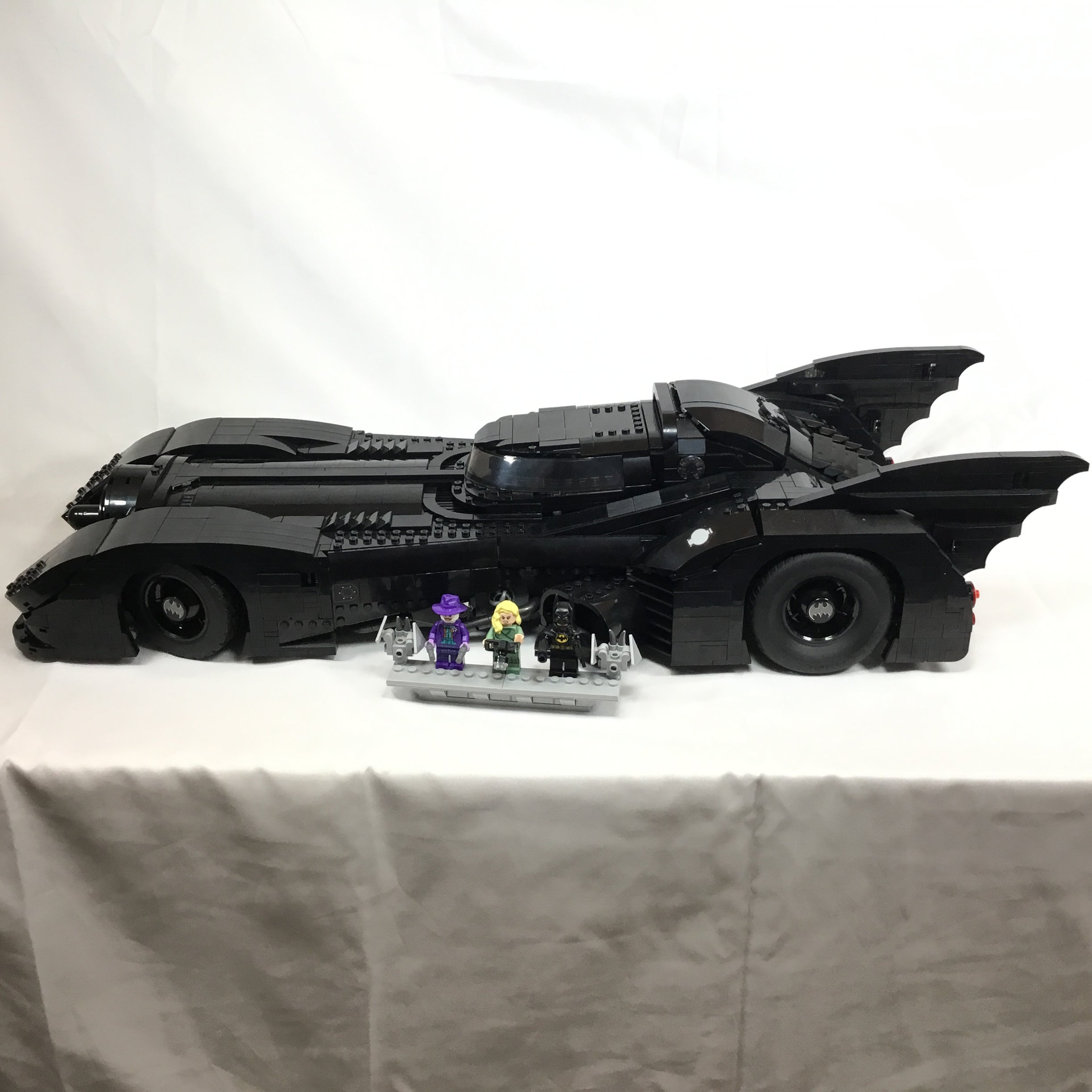  LEGO DC Batman 1989 Batmobile 76139 Building Kit