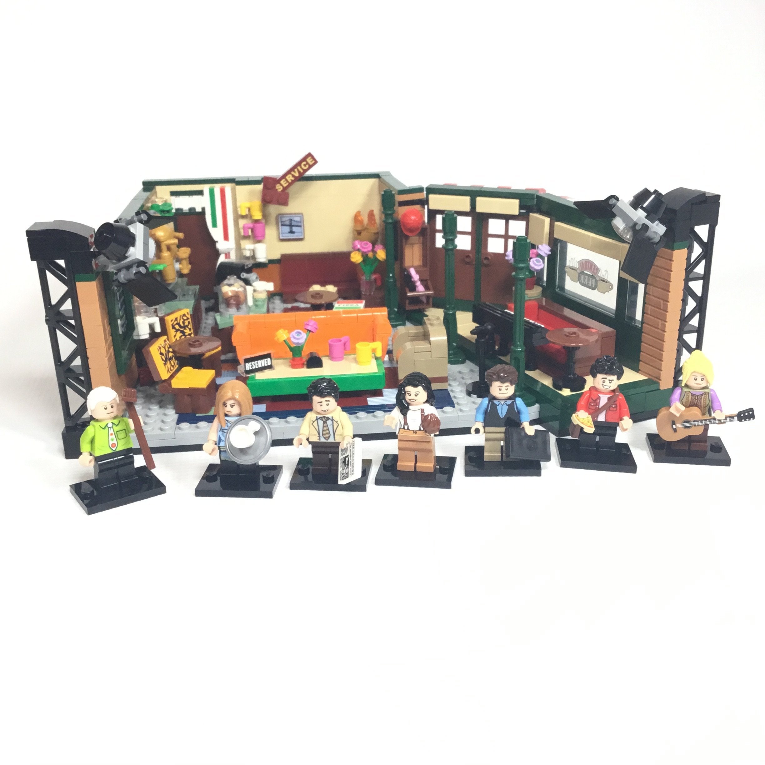 LEGO 21319 Ideas Central Perk Friends TV Show Series with Iconic Cafe  Studio and 7 Minifigures 25th Anniversary Collectors Set, Idea : :  Toys