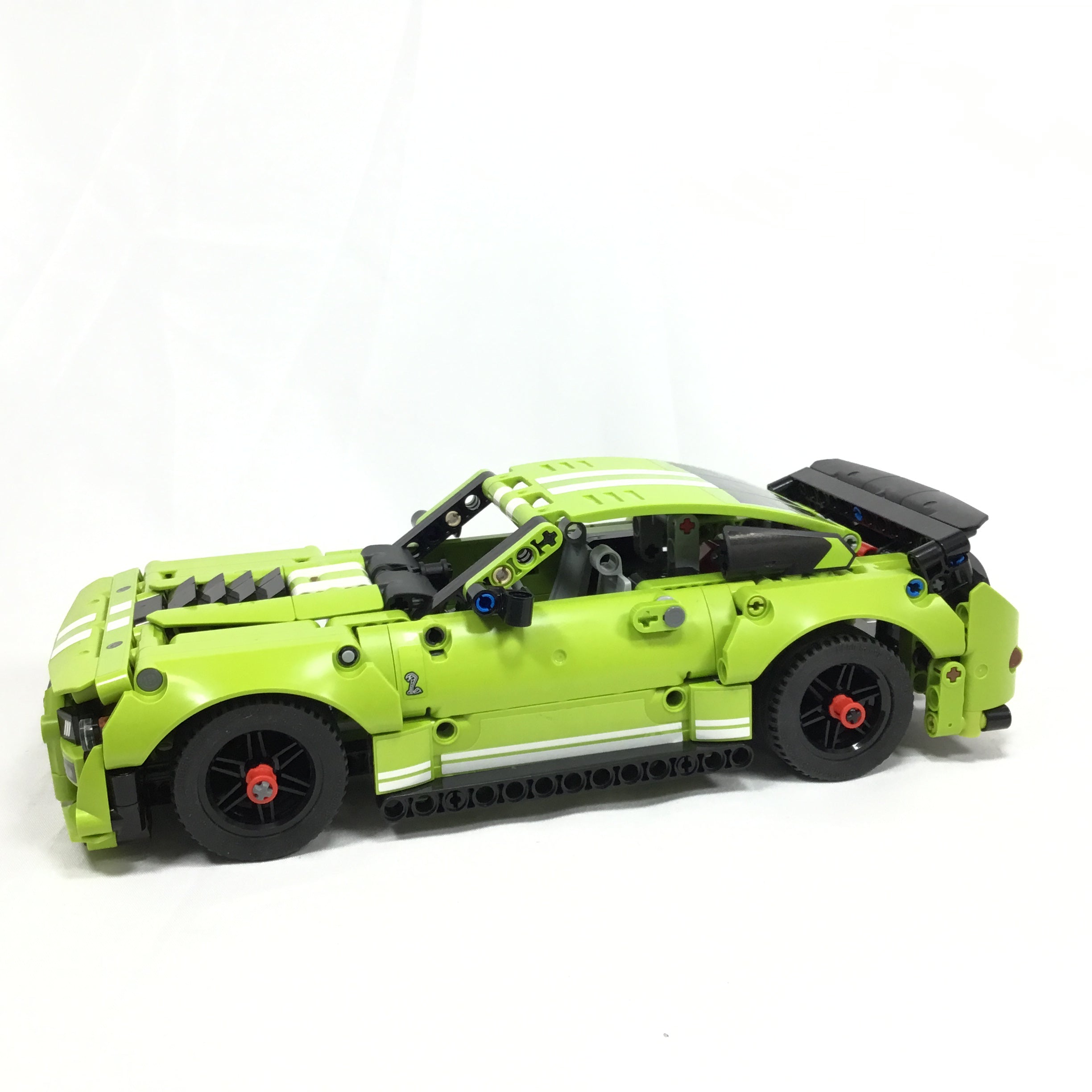 42138 Ford Mustang Shelby GT500 (Pre-Owned)