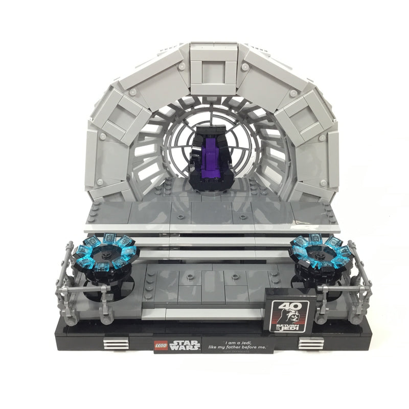 75352 Emperor’s Throne Room Diorama (Pre-Owned)