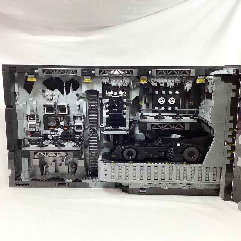 76252 Batcave – Shadow Box (Pre-Owned Excellent)