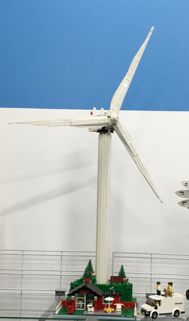 10268 Vestas Wind Turbine (Pre-Owned) - Some Sun Damage