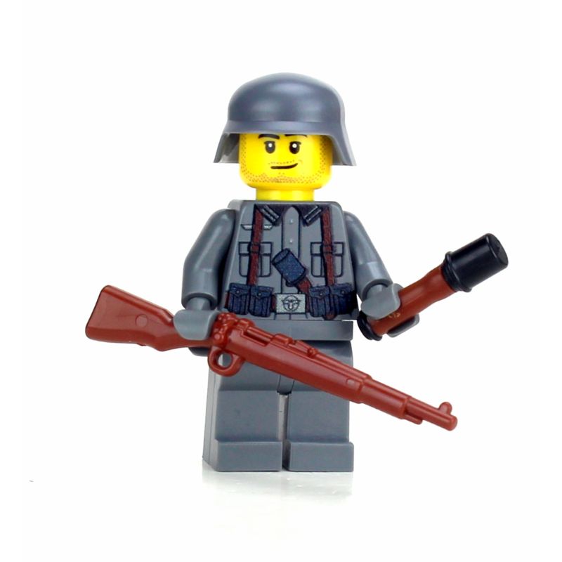 WW II German Soldier With Kar98 Minifigure