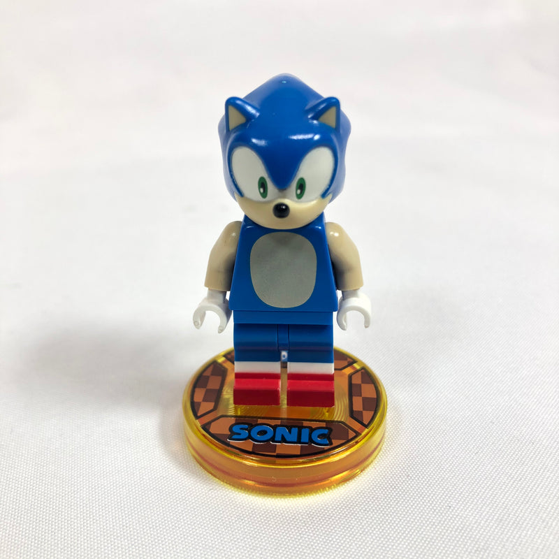 DIM031 Sonic the Hedgehog - Tan Face and Arms, Grin to Left + Dimensions Disc