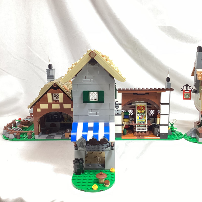 10332 Medieval Town Square (No Minifigures) (Pre-Owned)