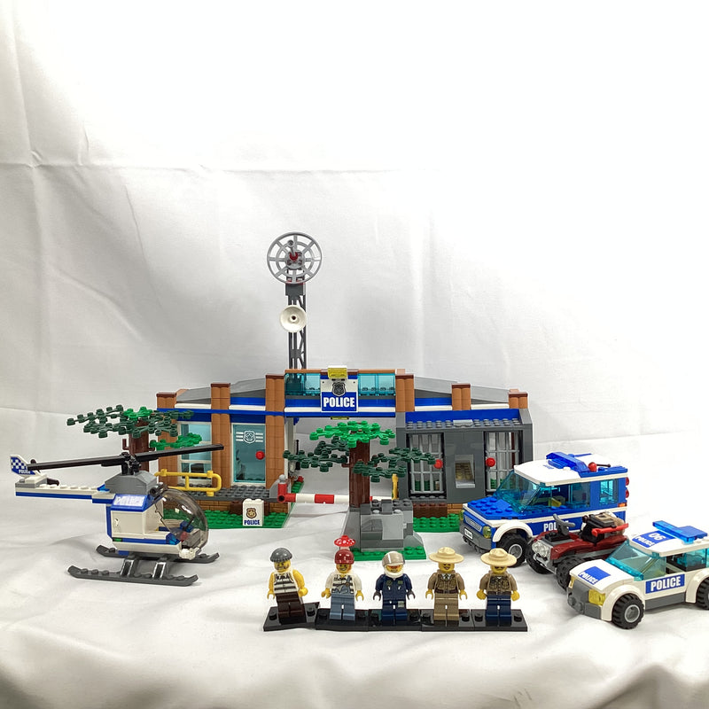 4440 Forest Police Station (Pre-Owned Excellent) (Missing Bear)