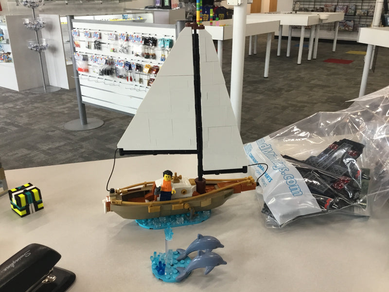 40487 Sailboat Adventure ( Pre-owned, minus one fig)