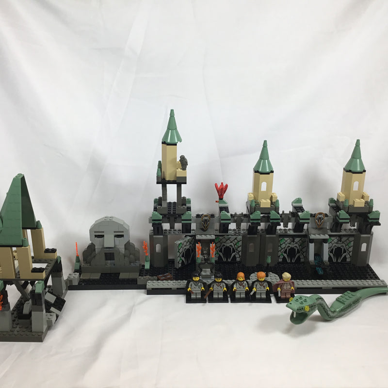 4730 The Chamber of Secrets (Pre-Owned) (Chrome daggers instead glow-in-the-dark daggers)