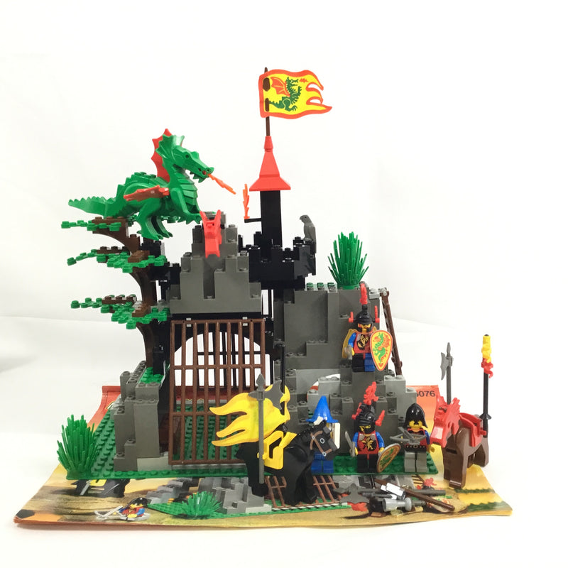 6076 Dark Dragon's Den (Pre-Owned)