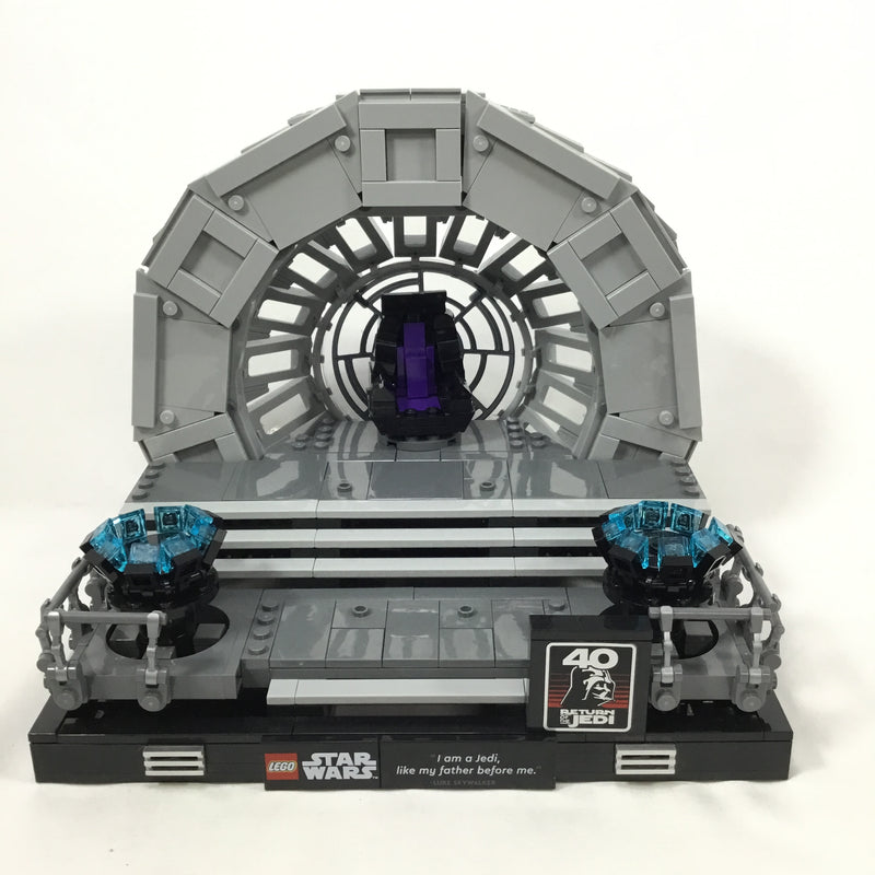 75352 Emperor’s Throne Room Diorama (Pre-Owned)