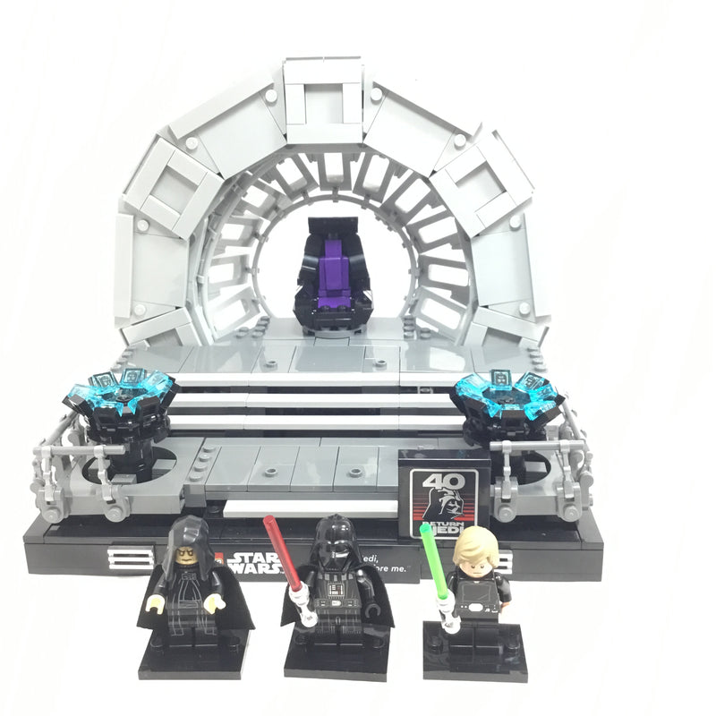 75352 Emperor’s Throne Room Diorama (Pre-Owned)