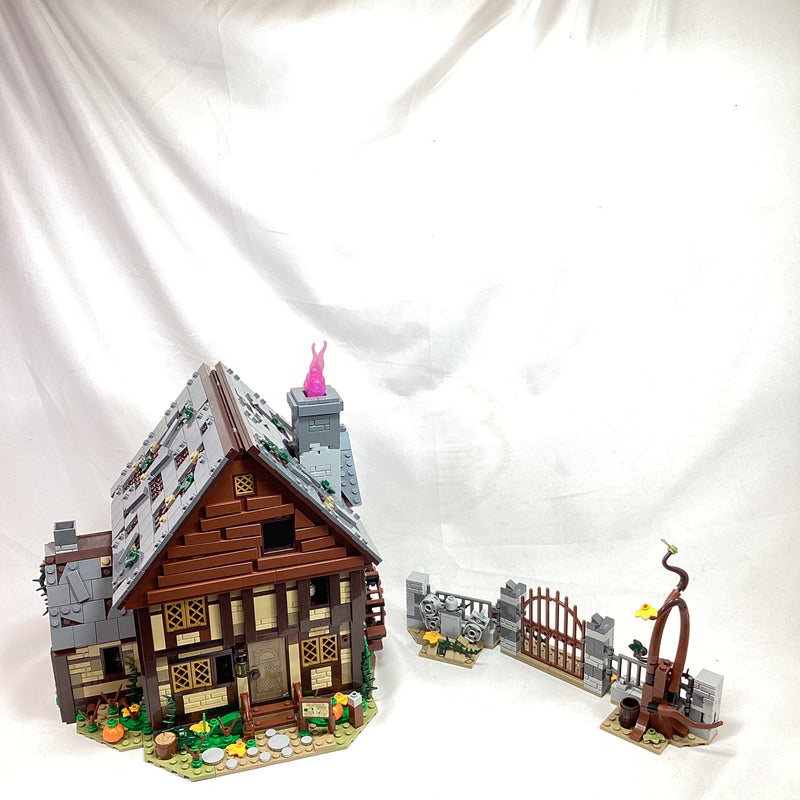 21341 Disney Hocus Pocus: The Sanderson Sisters' Cottage (Pre-Owned) (No Minifigures)