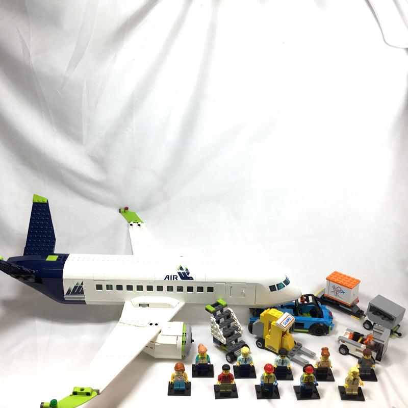 60367 Passenger Airplane (missing small vehicle and one minifig)