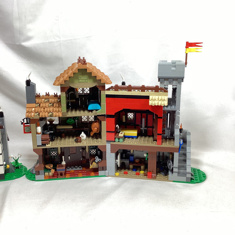 10332 Medieval Town Square (No Minifigures) (Pre-Owned)