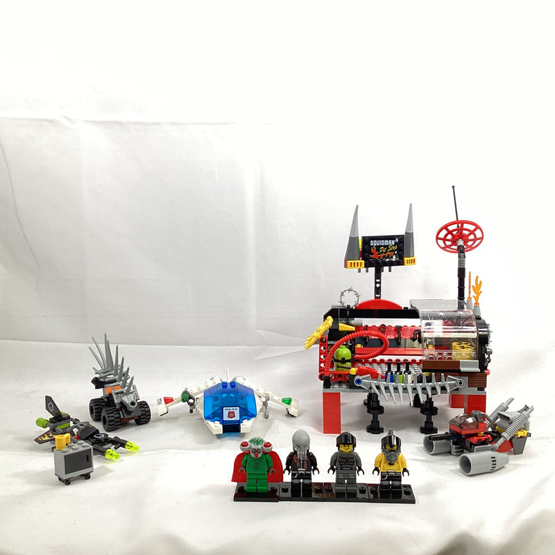 5980 Squidman's Pitstop (Pre-Owned Excellent) (Missing SP104: Space Police 3 Officer 6 head)