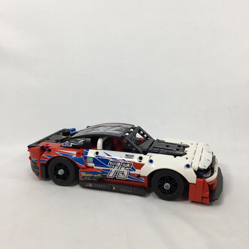 42153 NASCAR Next Gen Chevrolet Camaro ZL1 (Pre-Owned)