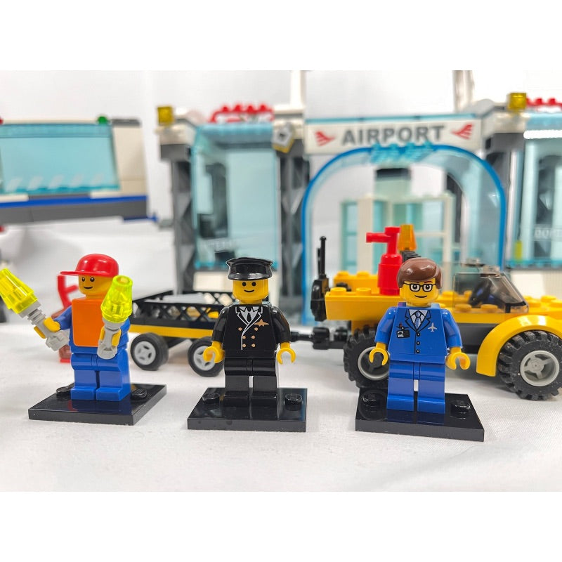 Lego 7894 - L'aéroport - Sans Avion, sans figurines - Incomplet Lego 7894 - L'aéroport - Sans Avion, sans figurines - Incomplet