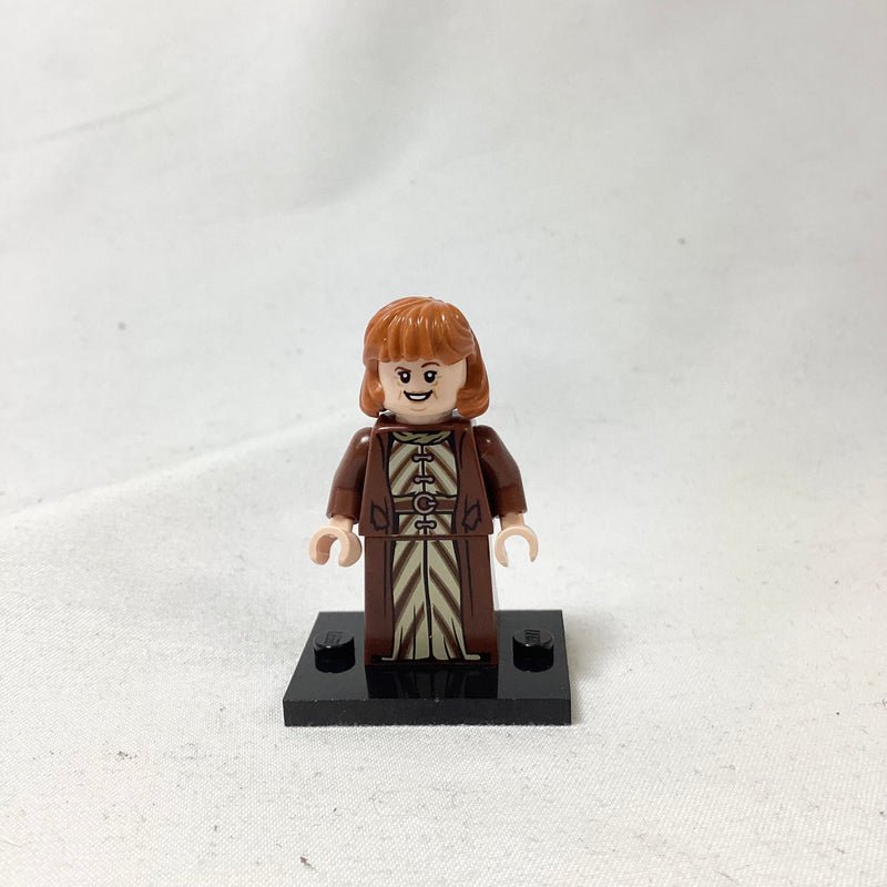 HP423 Molly Weasley, Reddish Brown Coat