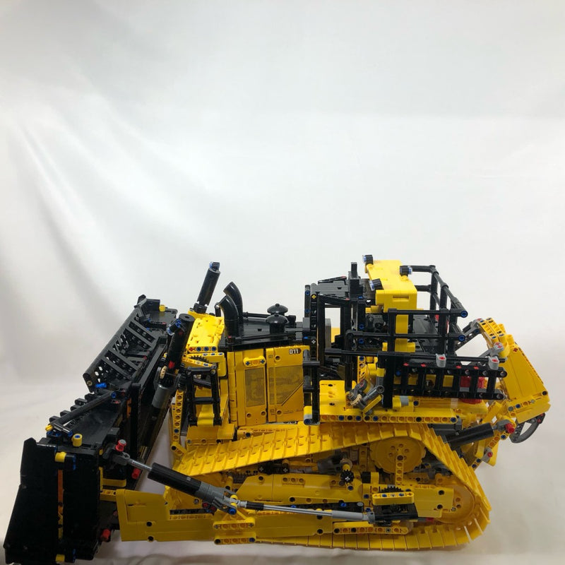 42131 Cat D11 Bulldozer