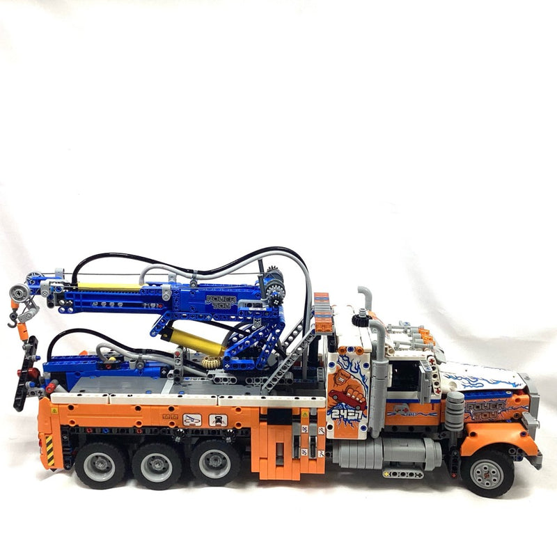 42128 Heavy-Duty Tow Truck