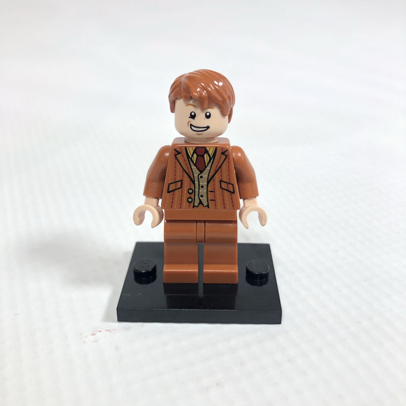 HP122: Fred / George Weasley, Dark Orange Suit - One figure only