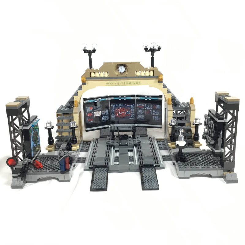 76183 Batcave: The Riddler Face-Off (No Minifigures) (Pre-Owned)