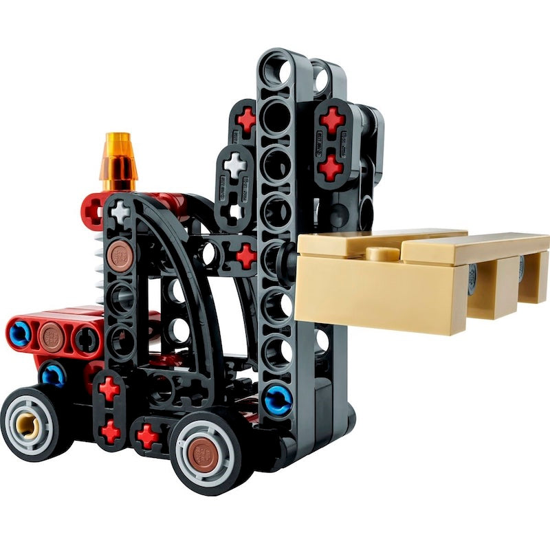 30655 Forklift with Pallet