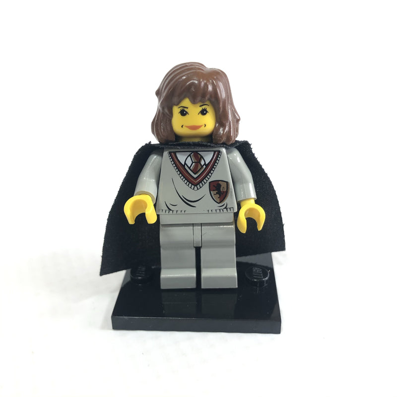 HP002 Hermione Granger, Gryffindor Shield Torso, Light Gray Legs, Black Cape with Stars