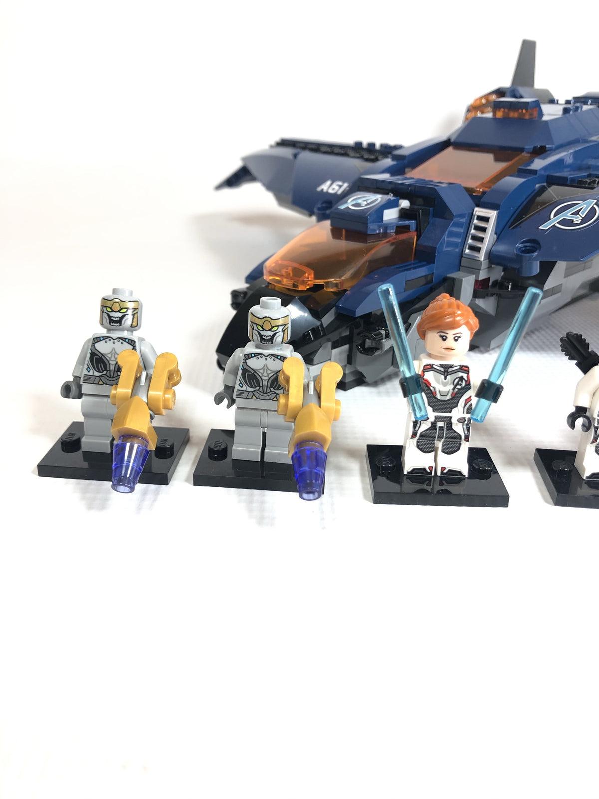 Lego orders 76126 Avengers Ultimate Quinjet Minifigures Nano Suit Thor Rocket Chitauri