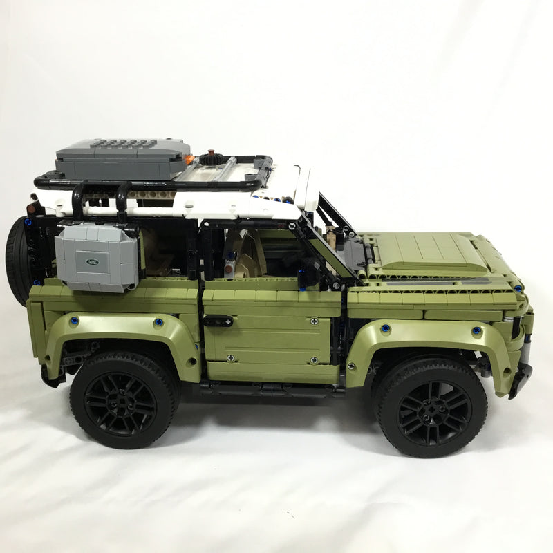42110 Land Rover Defender (Pre-Owned)